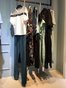 哥邦品牌折扣女裝尾貨與曼天雨貨源獲取指南——兼談日用百貨采購渠道